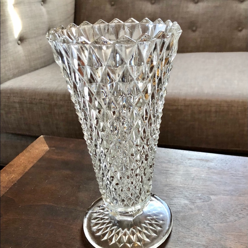 Vintage diamond cut sawtooth vase - Picture 7 of 7